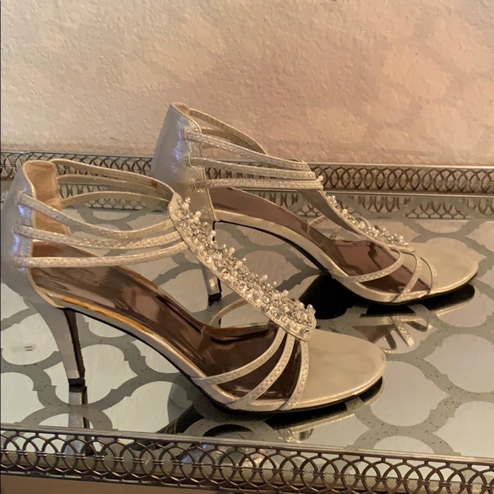Metaphor silver heels. - Picture 5 of 5